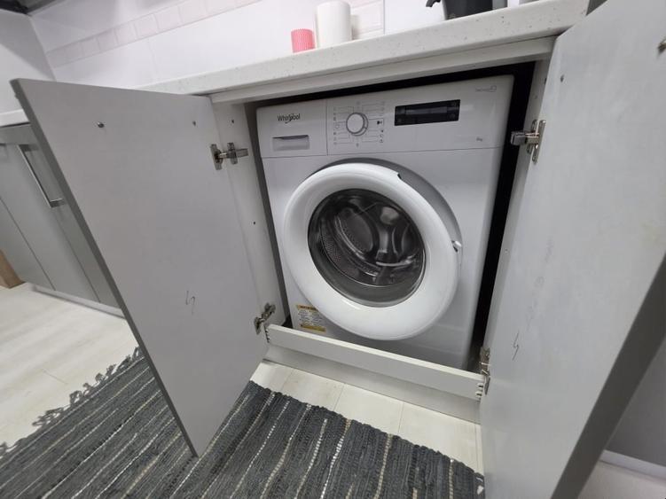 Apartament cu 2 camere decomandat, mobilat în Central