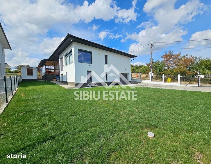Casă cu 4 camere cu Teren 600 Mp în Sadu