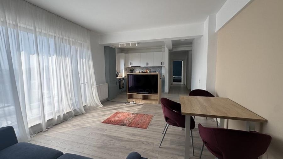 Apartament cu 3 camere decomandat, mobilat în Sisești