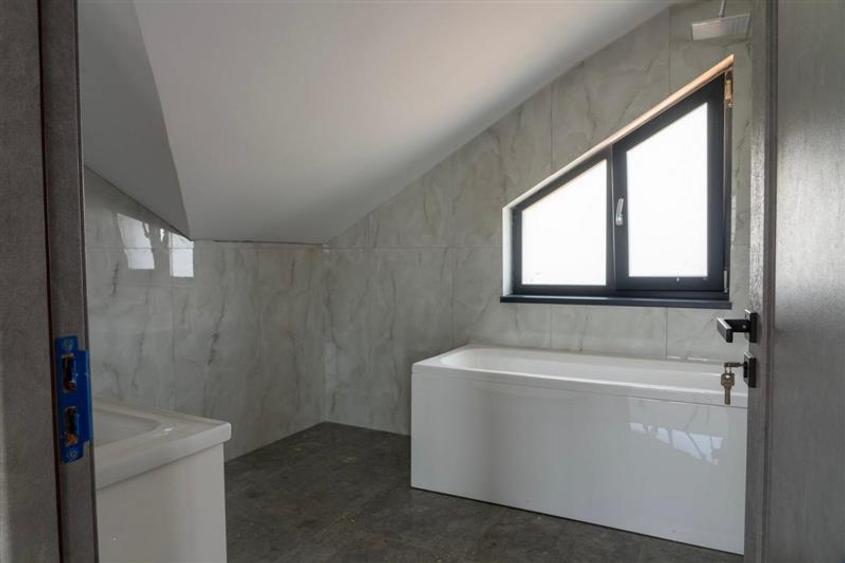 Casă cu 4 camere cu Teren 400 Mp în Berceni