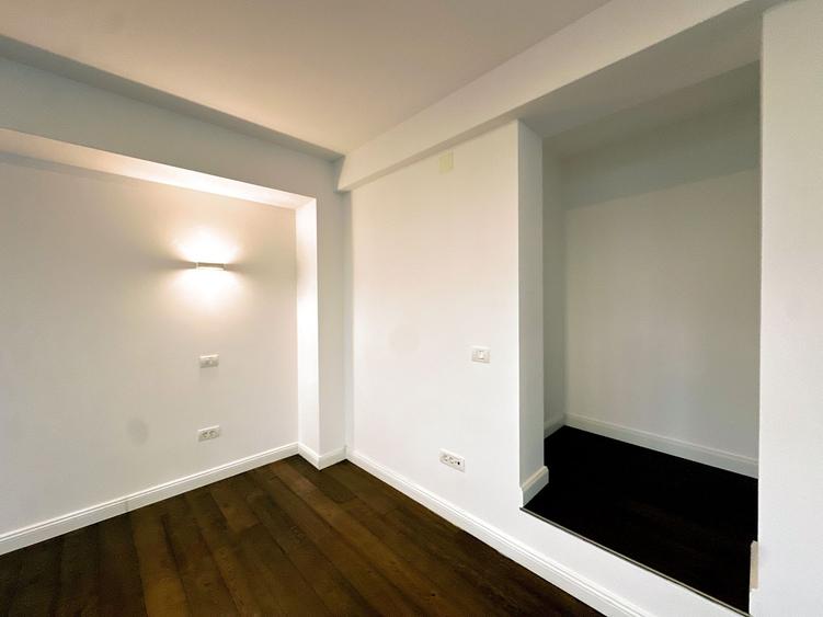 Apartament cu 3 camere decomandat în Polonă