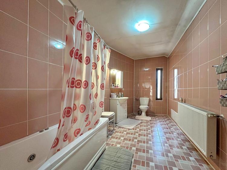 Casă individuală cu 5 camere cu Canalizare în Hălchiu