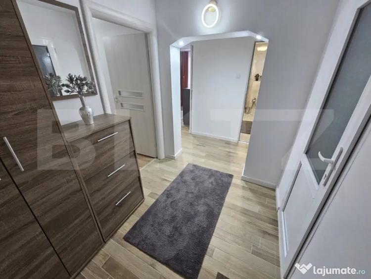 Apartament cu 3 camere semidecomandat în Central
