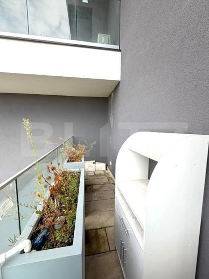 Apartament cu 3 camere semidecomandat, mobilat în Zorilor