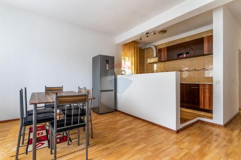 Casă individuală cu 10 camere cu Teren 629 Mp în Dâmbul Rotund