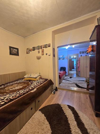 Casă cu 5 camere cu Teren 600 Mp în Andronache