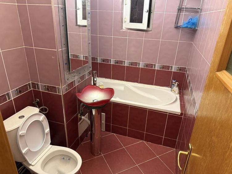 Apartament cu 3 camere decomandat în Exterior Vest