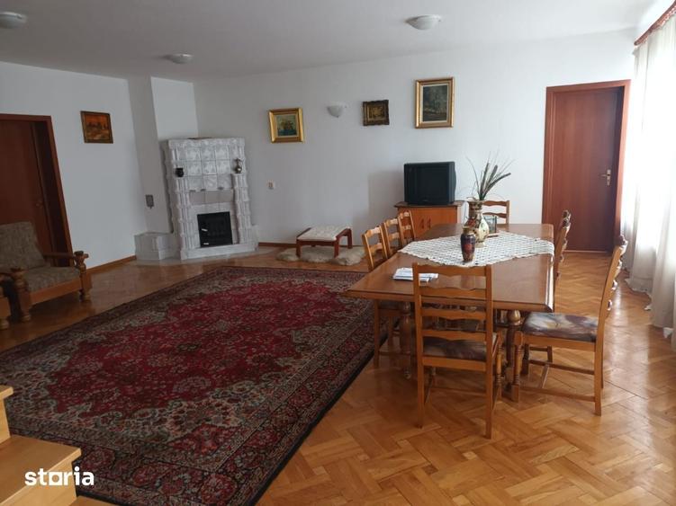 Casă cu 8 camere cu Teren 2530 Mp în Măneciu