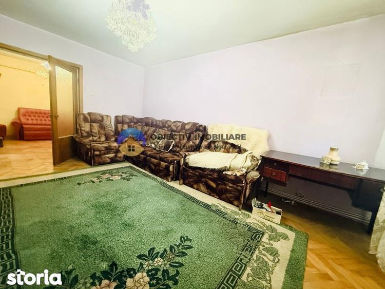 Apartament cu 4 camere semidecomandat, mobilat în Central