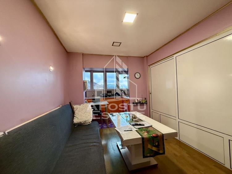 Apartament cu 3 camere decomandat, mobilat în Lunei