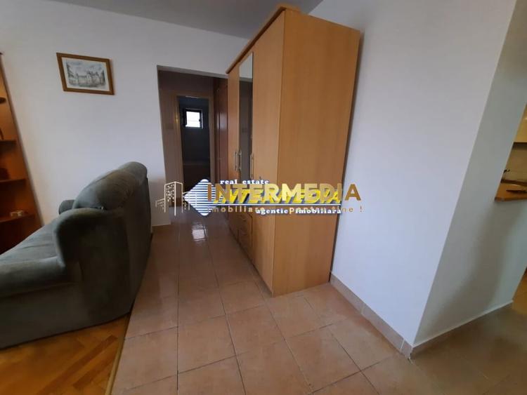 Apartament cu 3 camere decomandat, mobilat în Central