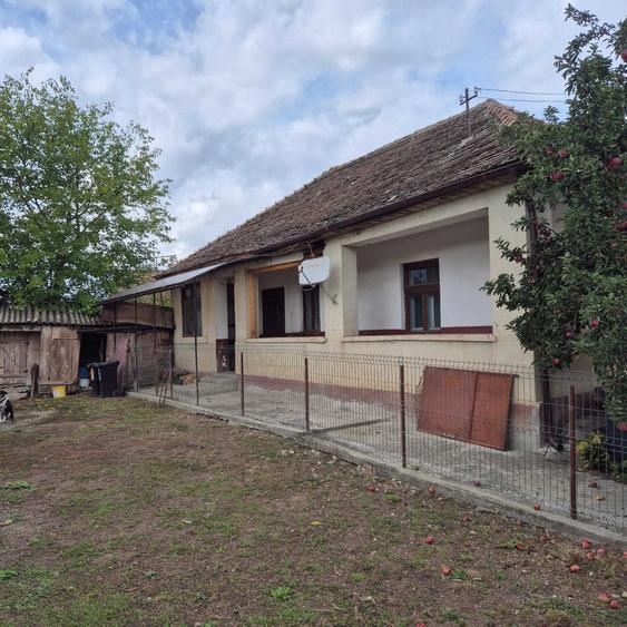 Casă cu 2 camere în Jucu