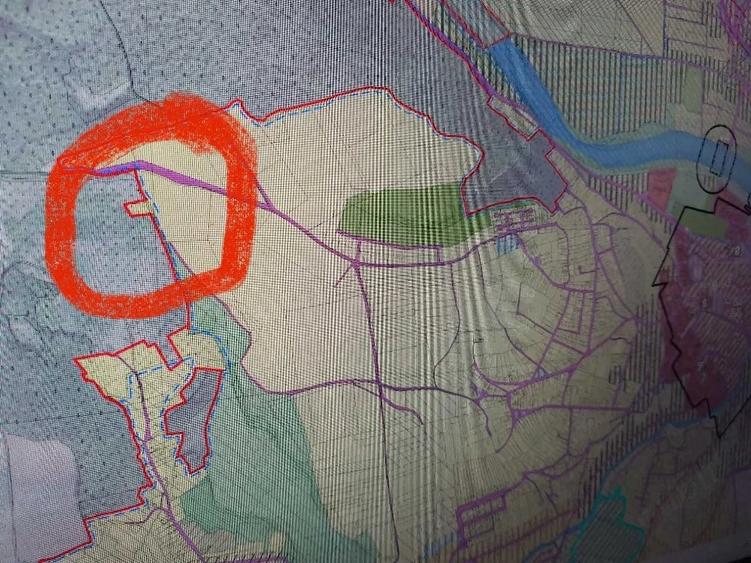 Casă cu Teren 5000 Mp în Central