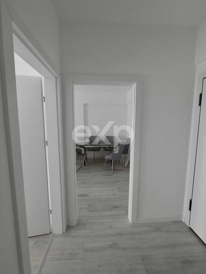 Apartament cu 2 camere decomandat în Tractorul