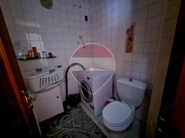 Apartament cu 4 camere decomandat în Central