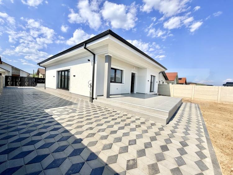 Casă individuală cu 4 camere cu Teren 424 Mp în Micești