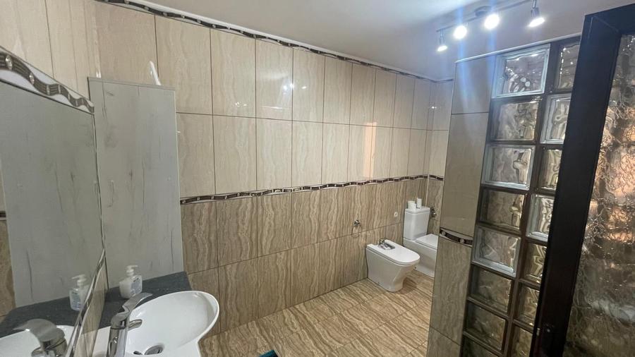 Casă cu 7 camere cu Canalizare în Sud-Est
