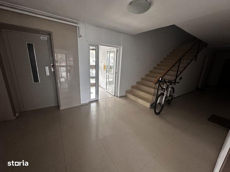 Apartament cu 3 camere semidecomandat, mobilat în Văcăresti