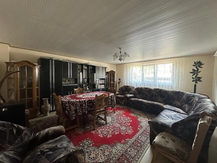 Casă cu 7 camere cu Teren 1039 Mp în Cornești