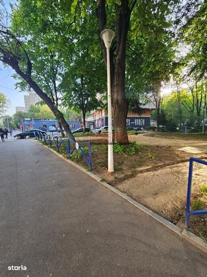 Spațiu comercial, în Alexandru Obregia