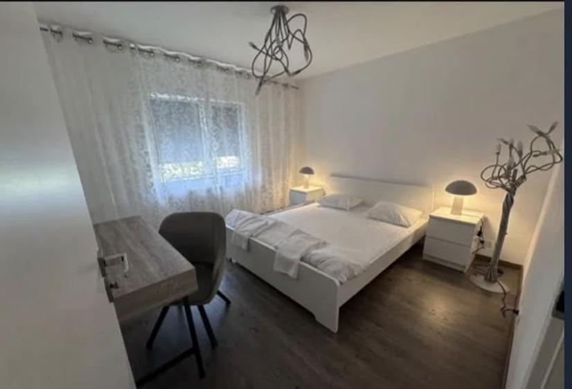 Apartament cu 3 camere decomandat, mobilat în 13 Septembrie