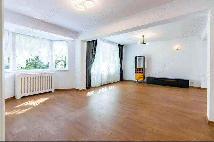 Casă cu 5 camere în Central