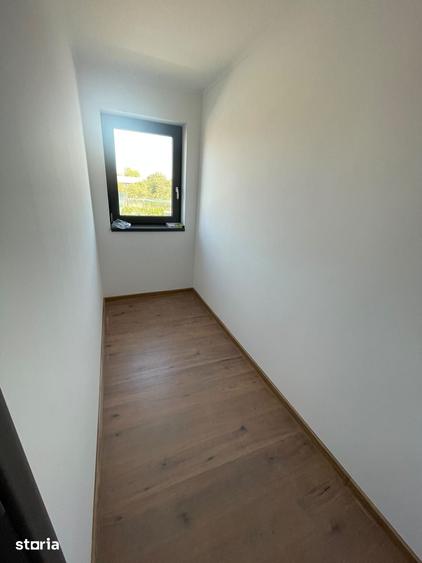Casă cu 4 camere cu Teren 400 Mp în Central