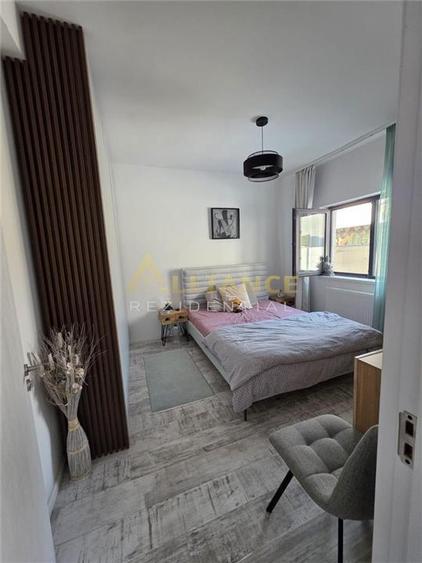 Duplex cu 3 camere cu Canalizare în Central