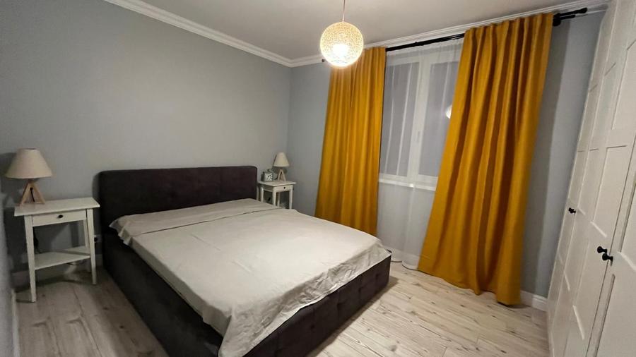 Apartament cu 3 camere semidecomandat, mobilat în Aradului