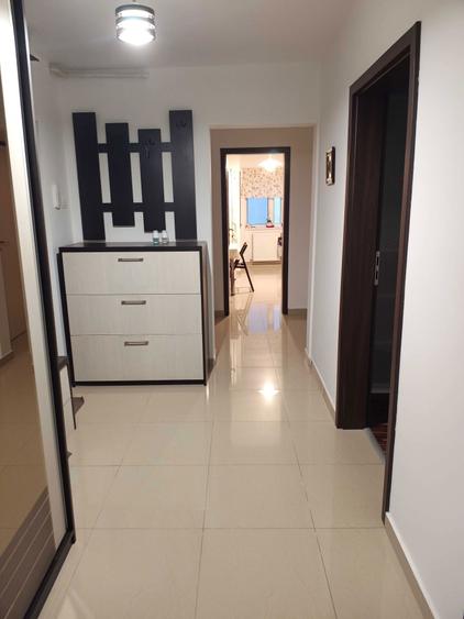 Apartament cu 3 camere decomandat în Exterior Vest