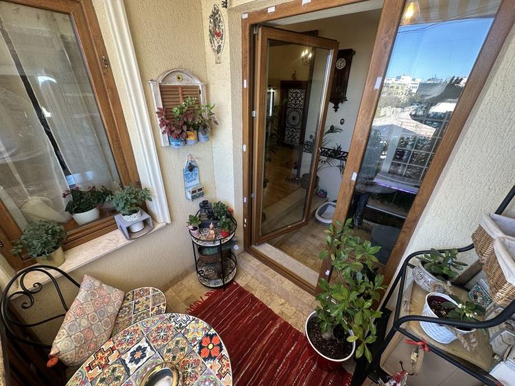 Apartament cu 4 camere decomandat, mobilat în Peninsula