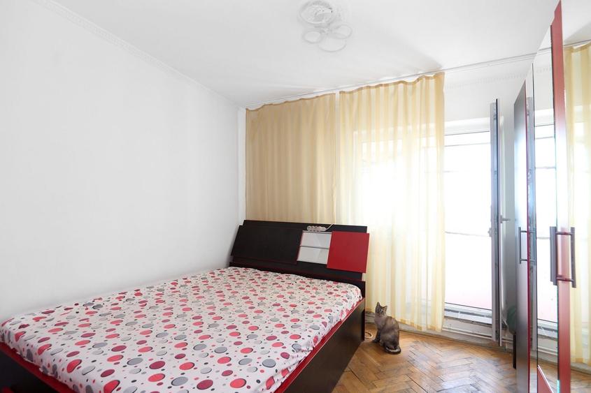 Apartament cu 4 camere decomandat în Central