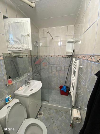 Apartament cu 2 camere semidecomandat în Podu Roș