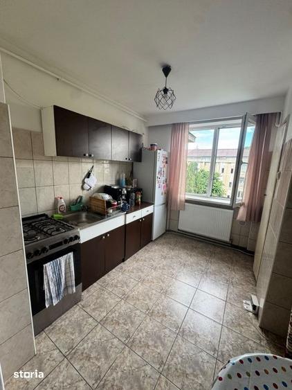 Apartament cu 3 camere decomandat în Săsar