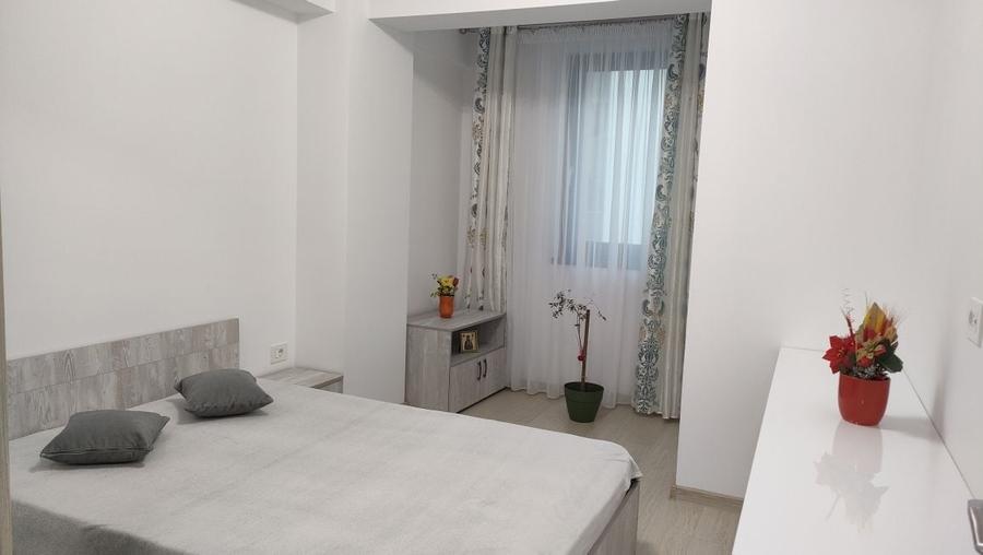 Apartament cu 2 camere decomandat în Micro 17