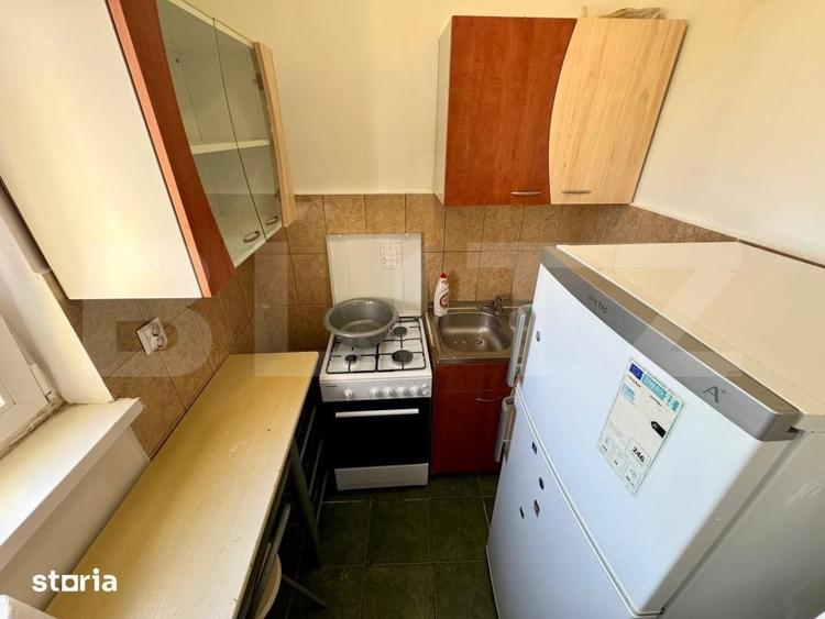 Garsonieră decomandată în Vest