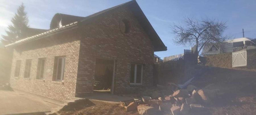 Casă cu 4 camere în Vatra Moldoviței