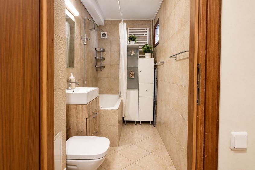 Apartament cu 3 camere semidecomandat în Titan