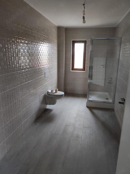 Casă cu 5 camere în Dumbrăvița