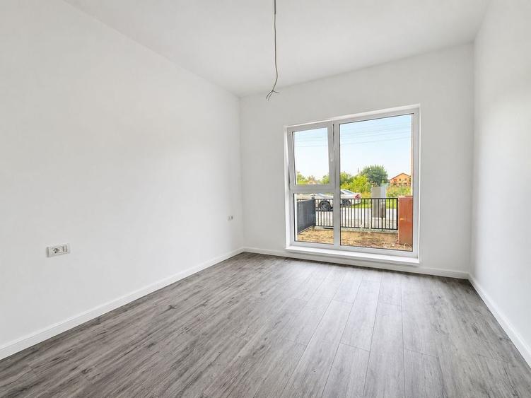 Duplex cu 4 camere cu Canalizare în Ghiroda