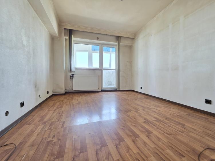 Apartament cu 4 camere decomandat în Lujerului