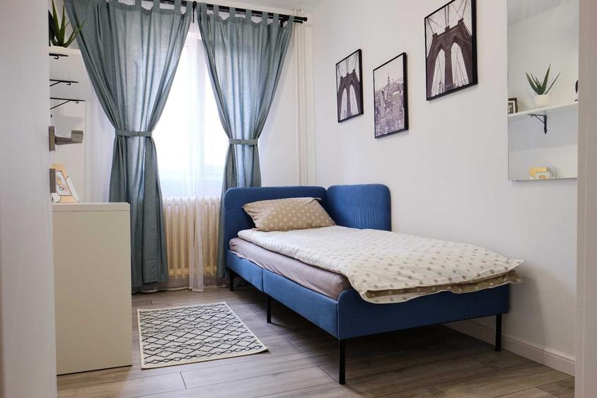 Apartament cu 3 camere semidecomandat în Soarelui
