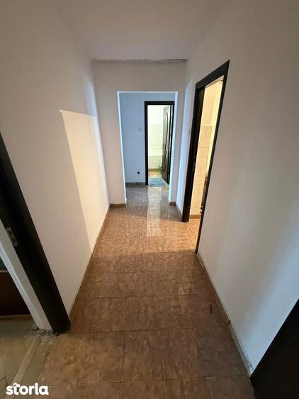 Apartament cu 3 camere decomandat în Calea București