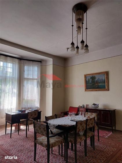 Casă cu 8 camere cu Teren 400 Mp în Central