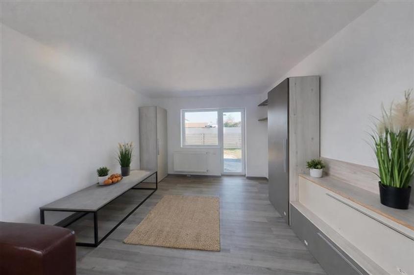 Apartament cu 4 camere decomandat în Exterior Est