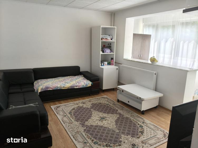 Apartament cu 3 camere semidecomandat în Drumul Taberei