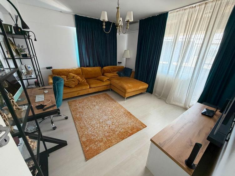 Apartament cu 3 camere decomandat, mobilat în Central