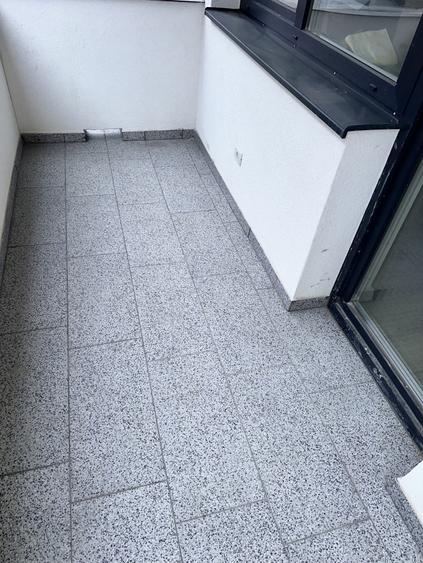 Garsonieră decomandată în Est