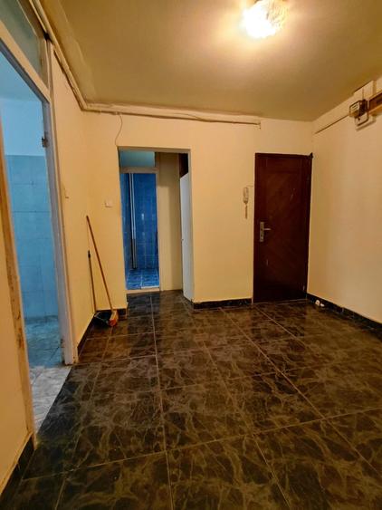 Apartament cu 4 camere decomandat în Rahova