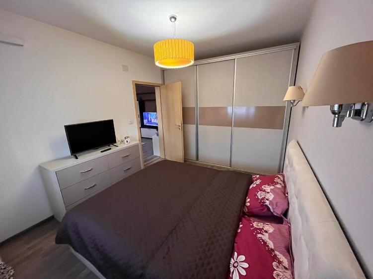 Apartament cu 2 camere semidecomandat, mobilat în Aradului